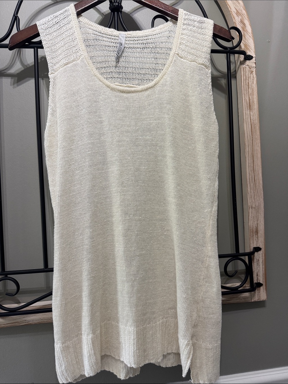 Miilla Clothing Light Cream Knit Sleeveless Tank Top M Dry clean 100% Linen
